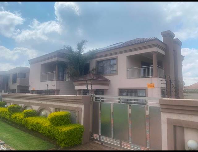 5 BEDROOM HOUSE FOR SALE IN AERORAND